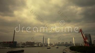 繁忙航运上江，跨海大桥，现代城市建筑背景..